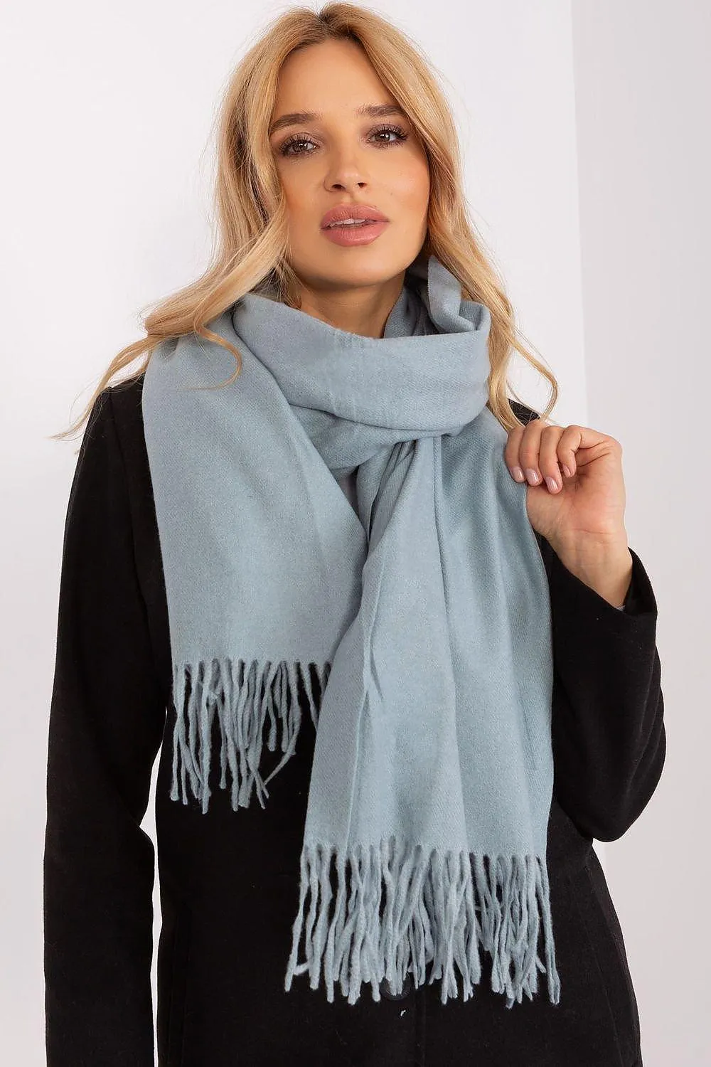 Chic Winter Wrap with Tassel Accents - Luxurious 100% Polyester, 196 cm Long