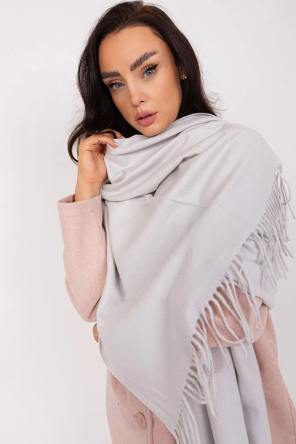 Chic Winter Wrap with Tassel Accents - Luxurious 100% Polyester, 196 cm Long