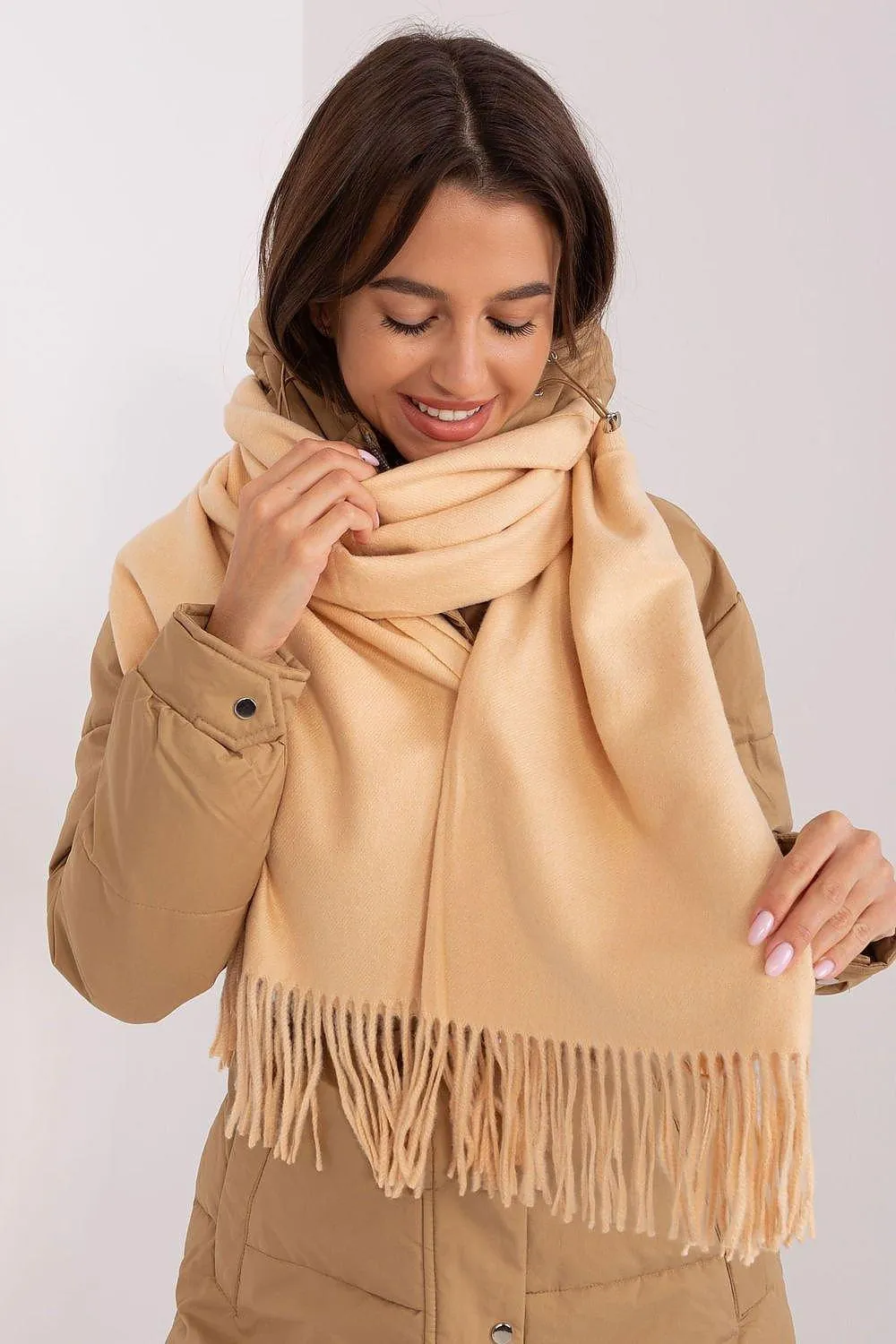 Chic Winter Wrap with Tassel Accents - Luxurious 100% Polyester, 196 cm Long